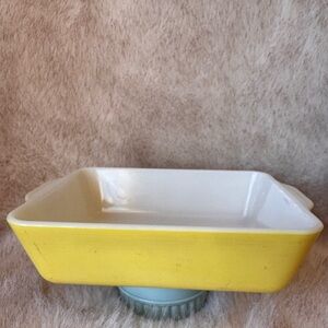 Pyrex yellow baking dish